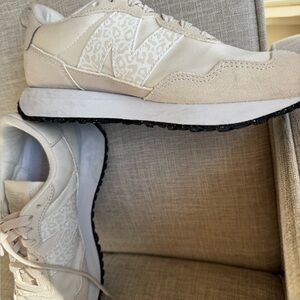 New Balance 237 Women's Cream Sneakers size 7